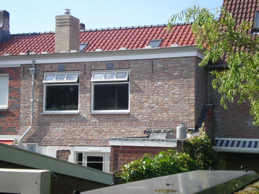 Achtergevel, schoorsteen en dakwerk